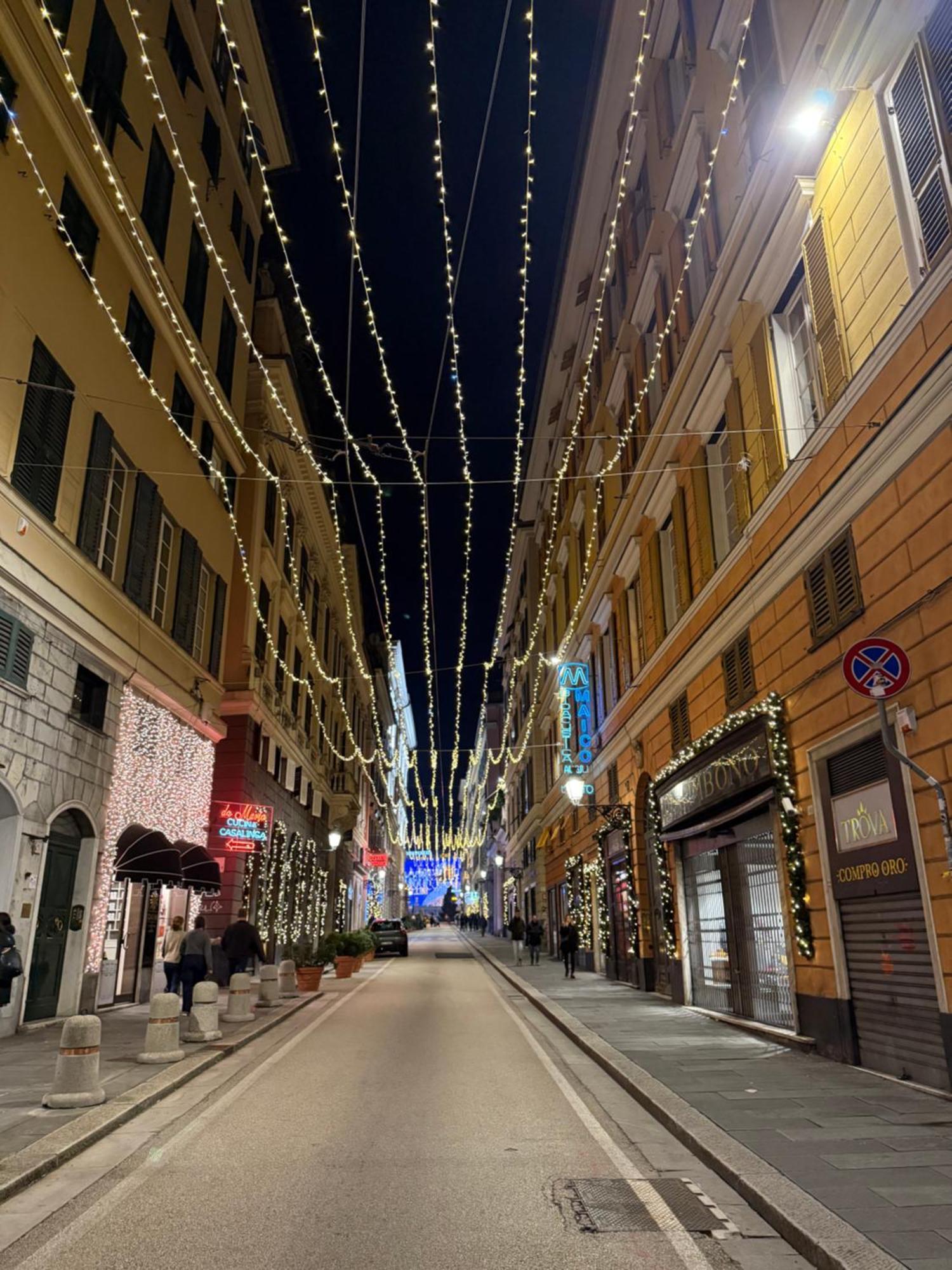 The First Luccoli Garibaldi Rolli Lägenhet Genua Exteriör bild
